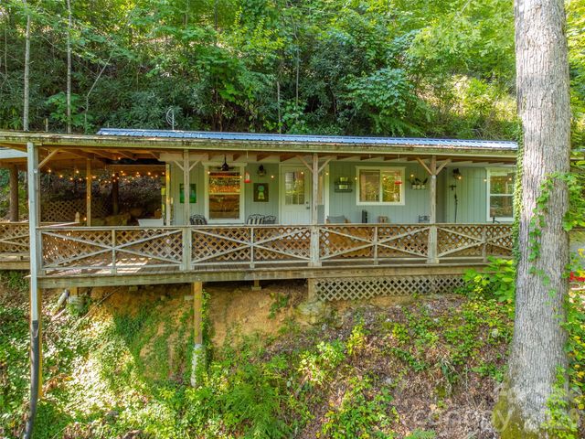 283 Briggs Cove Road, Robbinsville, NC 28771