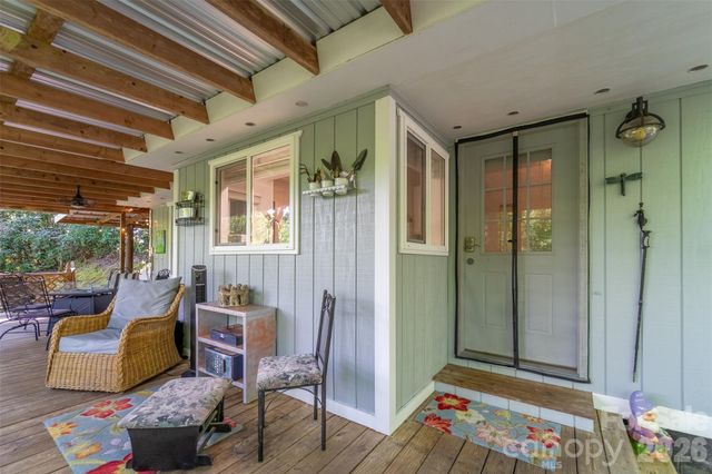 283 Briggs Cove Road, Robbinsville, NC 28771