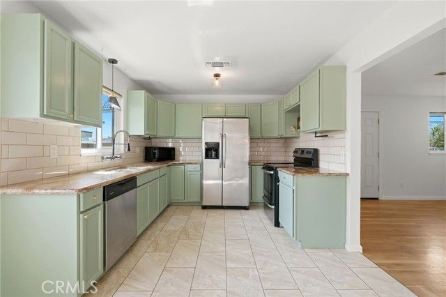 1931 N Douty, Hanford, CA 93230