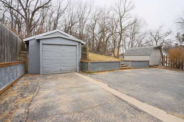 111 LOCUST LODGE Avenue, Council Bluffs, IA 51503