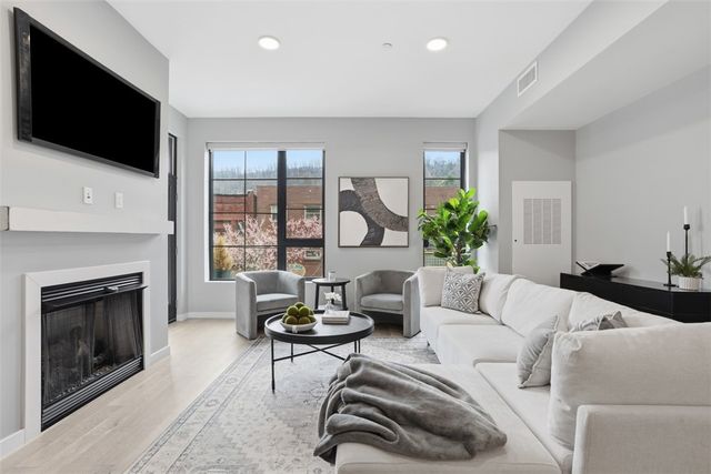 2635 Penn Ave 212, Downtown Pgh, PA 15222