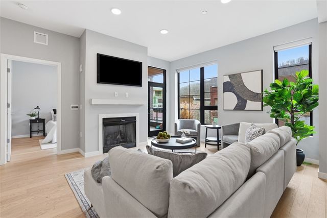 2635 Penn Ave 212, Downtown Pgh, PA 15222