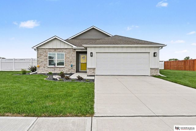 1985 N Kara Way, Fremont, NE 68025