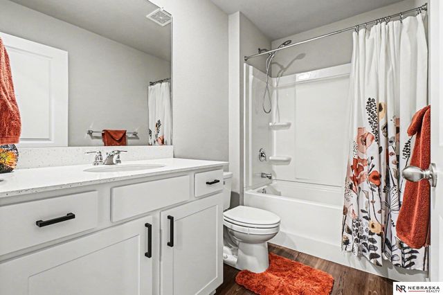 1985 N Kara Way, Fremont, NE 68025