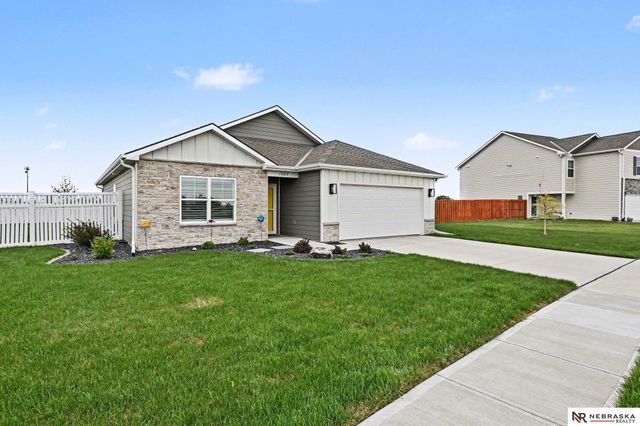 1985 N Kara Way, Fremont, NE 68025