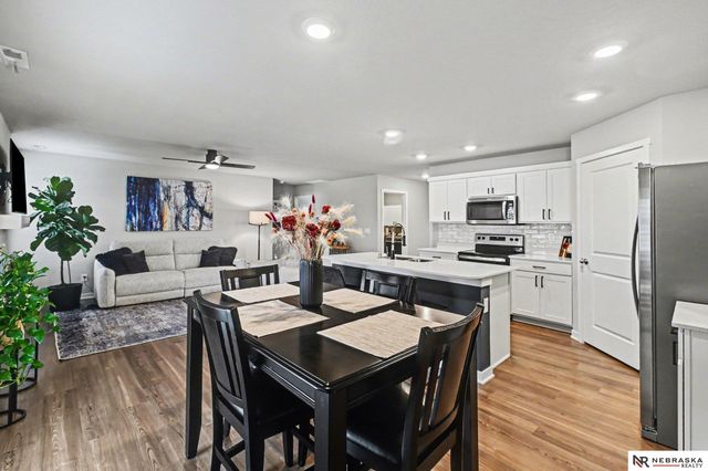 1985 N Kara Way, Fremont, NE 68025