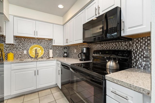 73330 Shadow Mountain Drive 32, Palm Desert, CA 92260