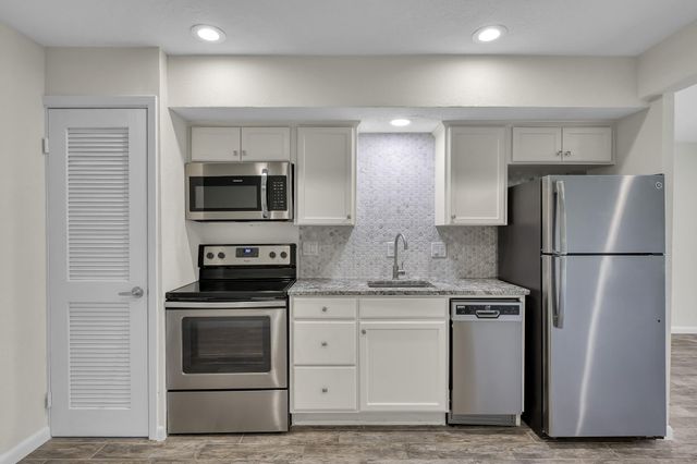 12900 Walden Road 605, Montgomery, TX 77356