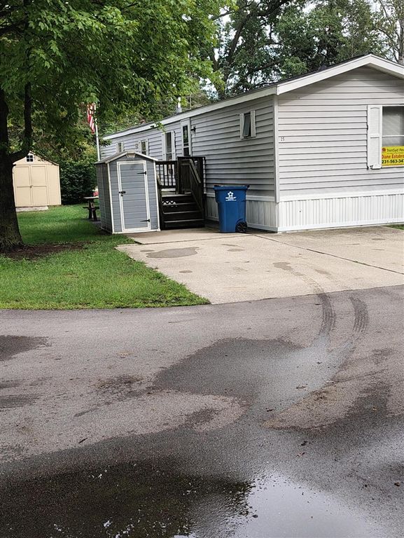 2701 Huizenga Street 25, Norton Shores, MI 49444