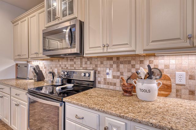 4525 Fieldcrest Place Circle, Newburgh, IN 47630