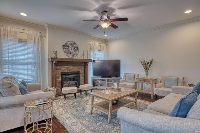 4525 Fieldcrest Place Circle, Newburgh, IN 47630