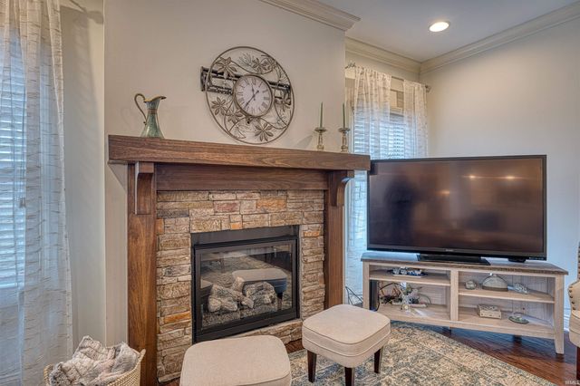 4525 Fieldcrest Place Circle, Newburgh, IN 47630