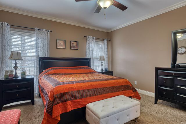 4525 Fieldcrest Place Circle, Newburgh, IN 47630