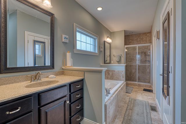 4525 Fieldcrest Place Circle, Newburgh, IN 47630