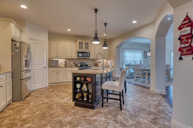 4525 Fieldcrest Place Circle, Newburgh, IN 47630