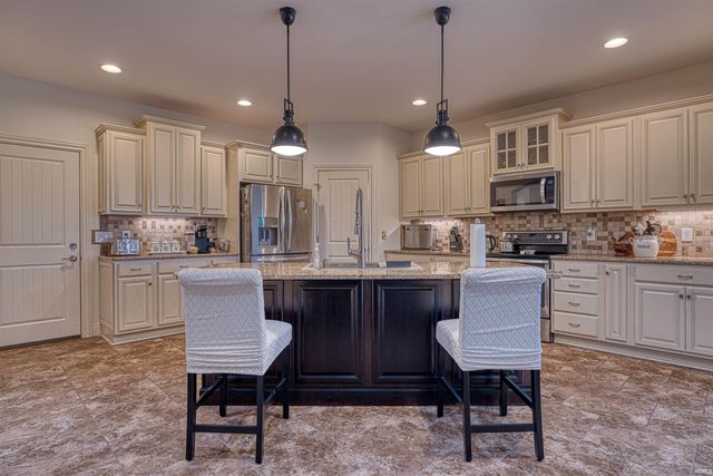 4525 Fieldcrest Place Circle, Newburgh, IN 47630