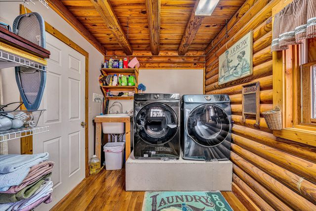 946 High Meadows DR, Wirtz, VA 24184