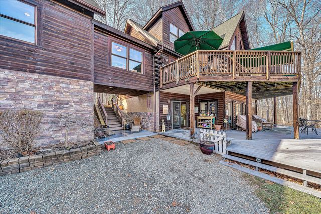 946 High Meadows DR, Wirtz, VA 24184