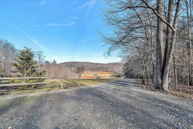 946 High Meadows DR, Wirtz, VA 24184