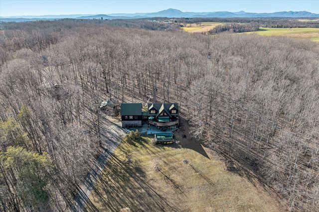 946 High Meadows DR, Wirtz, VA 24184