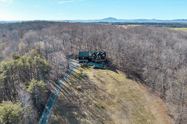 946 High Meadows DR, Wirtz, VA 24184