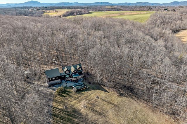 946 High Meadows DR, Wirtz, VA 24184