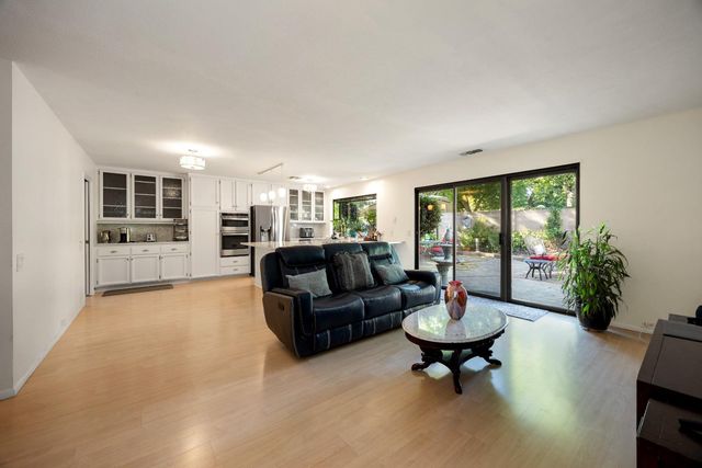 11305 Sutters Mill Cir, Gold River, CA 95670