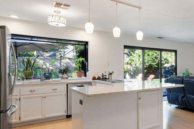 11305 Sutters Mill Cir, Gold River, CA 95670