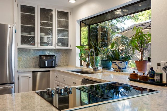 11305 Sutters Mill Cir, Gold River, CA 95670