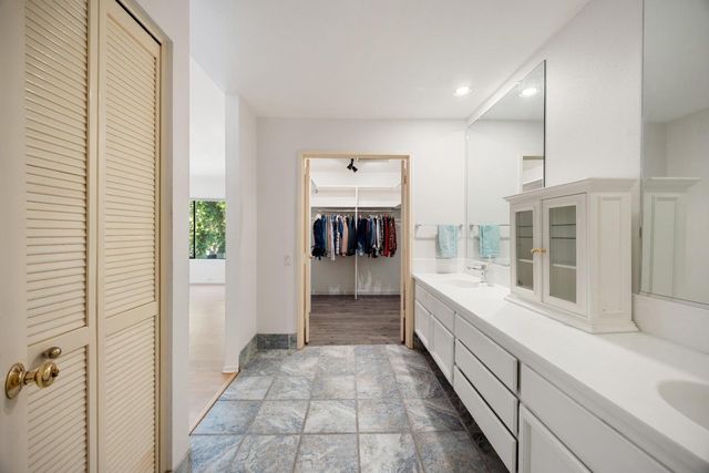 11305 Sutters Mill Cir, Gold River, CA 95670