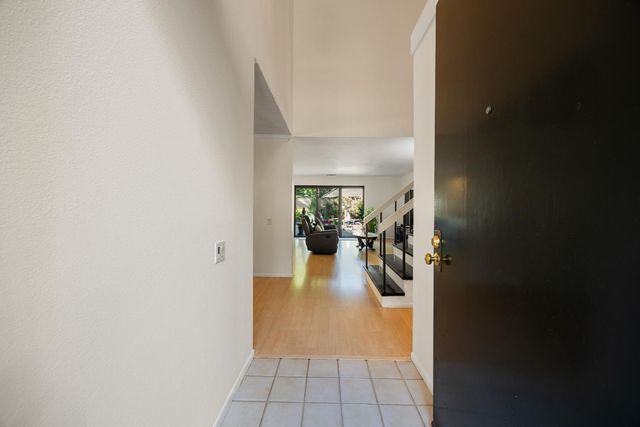 11305 Sutters Mill Cir, Gold River, CA 95670