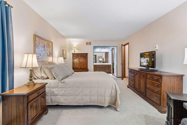 360 Quail Road, Dellwood, MN 55110