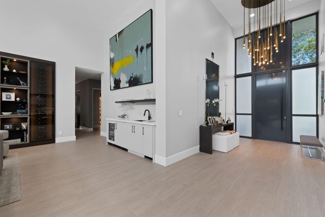 2424 NE 27th Avenue, Fort Lauderdale, FL 33305