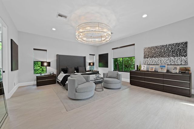 2424 NE 27th Avenue, Fort Lauderdale, FL 33305