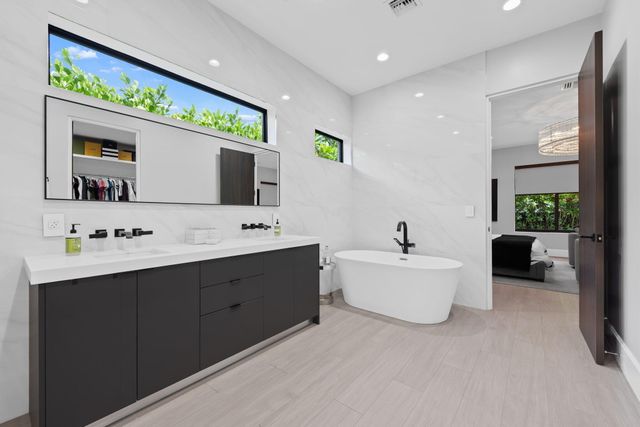 2424 NE 27th Avenue, Fort Lauderdale, FL 33305