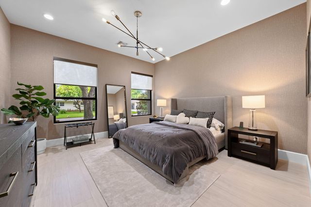 2424 NE 27th Avenue, Fort Lauderdale, FL 33305