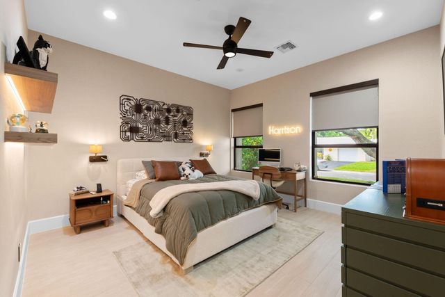 2424 NE 27th Avenue, Fort Lauderdale, FL 33305
