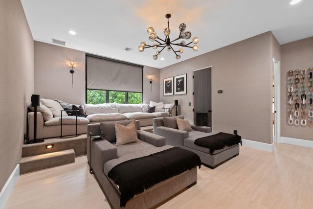 2424 NE 27th Avenue, Fort Lauderdale, FL 33305