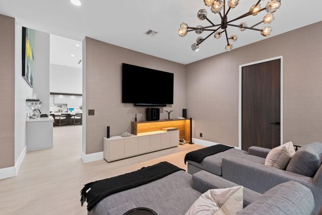 2424 NE 27th Avenue, Fort Lauderdale, FL 33305