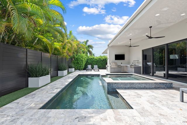 2424 NE 27th Avenue, Fort Lauderdale, FL 33305