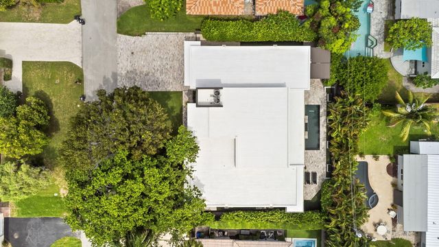 2424 NE 27th Avenue, Fort Lauderdale, FL 33305