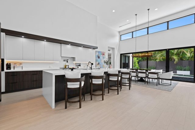 2424 NE 27th Avenue, Fort Lauderdale, FL 33305