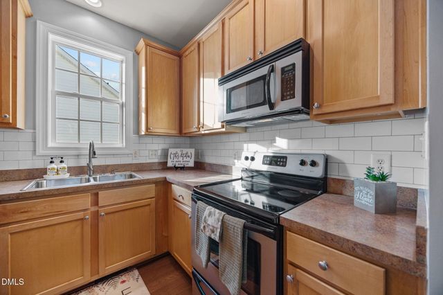 1608 Old Sexton Place, Fuquay Varina, NC 27526