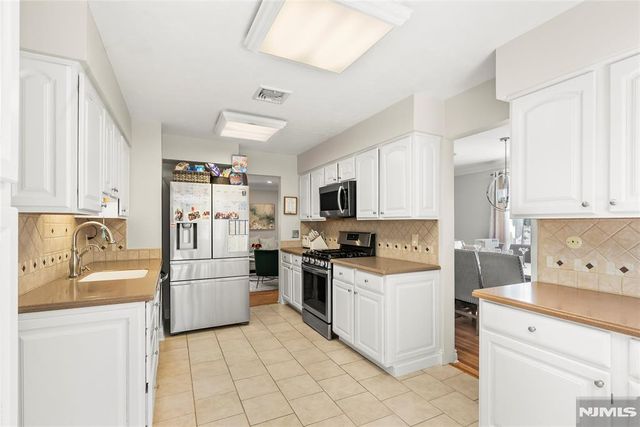 21 Baron Road, West Milford, NJ 07480