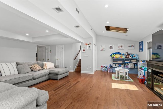 21 Baron Road, West Milford, NJ 07480
