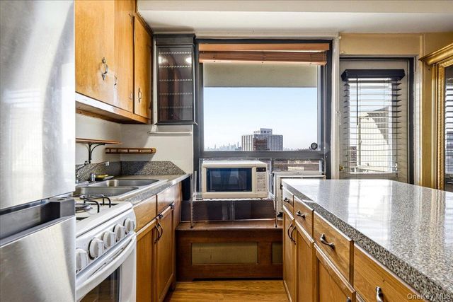 61-55 98th Street 17A, Rego Park, NY 11374