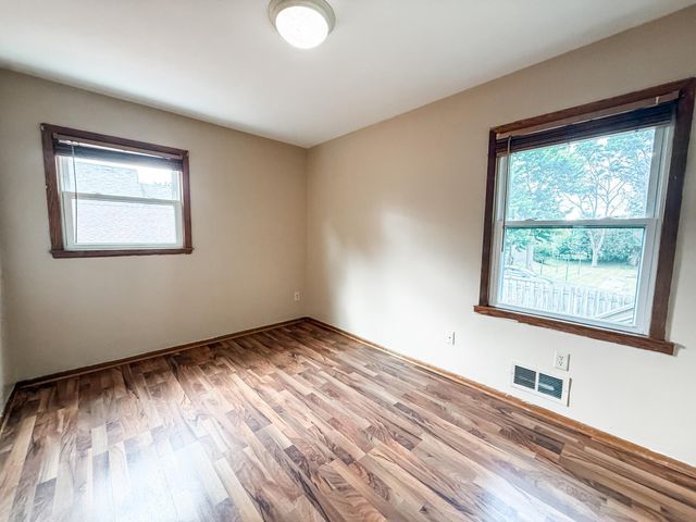 145 Jessamine Avenue E, Saint Paul, MN 55117