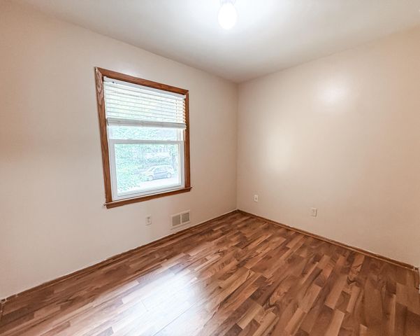 145 Jessamine Avenue E, Saint Paul, MN 55117