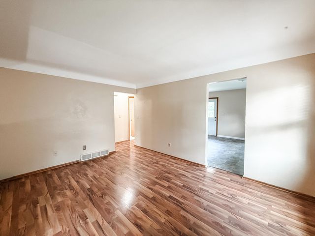 145 Jessamine Avenue E, Saint Paul, MN 55117