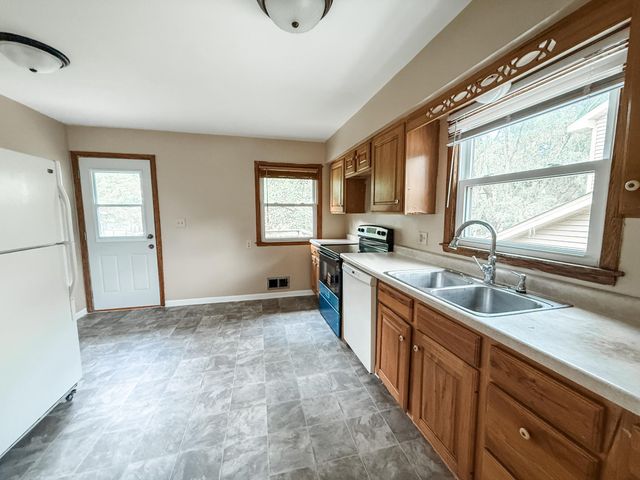 145 Jessamine Avenue E, Saint Paul, MN 55117